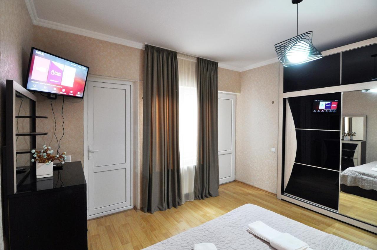 Guesthouse Family Тбилиси Екстериор снимка